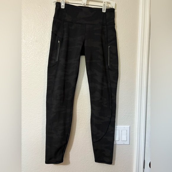 Athleta Rainier Reflective Tights Black Camouflage with Zipper Pockets. - Picture 1 of 16